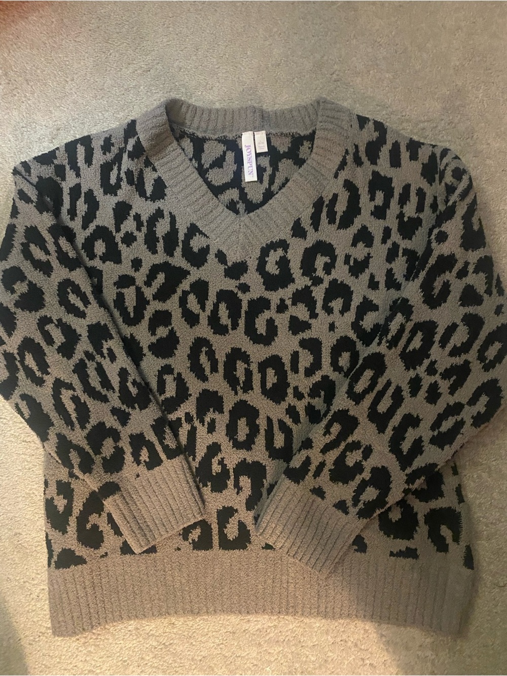 Leopard Print V-Neck Sweater - Gray/Black
